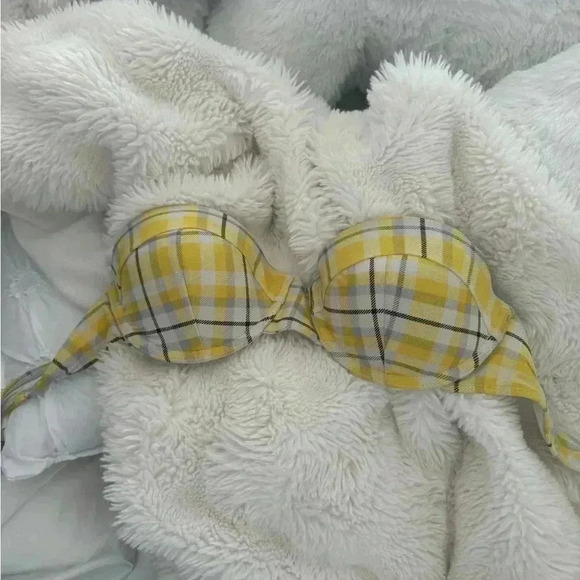 Woman’s bathing suit  top - Picture 1 of 3